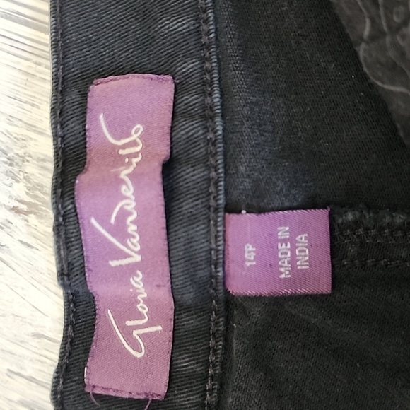 Vintage Gloria Vanderbilt Size 14P Women's Black Distressed Cut off Shorts - Picture 4 of 7